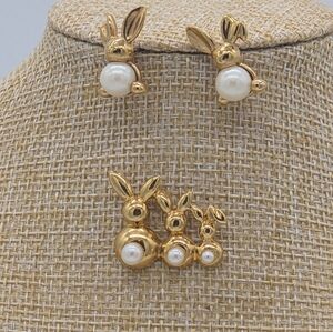 Avon Vintage Gold Bunny Pearl Earrings and Brooch Set